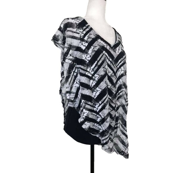 FRANK LYMAN Crochet Asymmetrical Overlay Tunic Top Size 6 White Black Tank - Picture 5 of 9